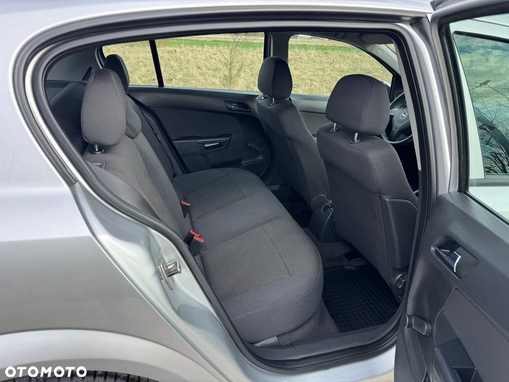 Opel Astra 1.6 Design Edition - 9