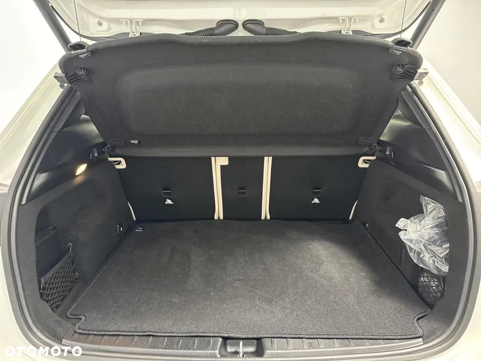 Mercedes-Benz GLA 200 Progressive - 22