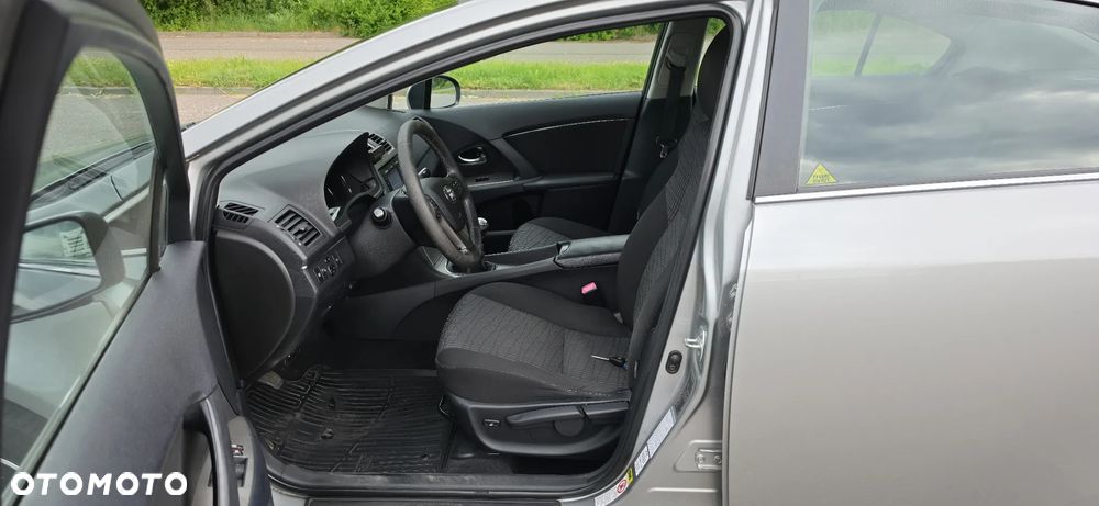 Toyota Avensis 2.0 D-4D - 12