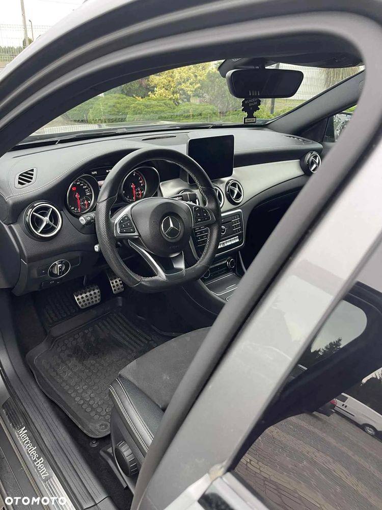 Mercedes-Benz GLA 200 7G-DCT - 14