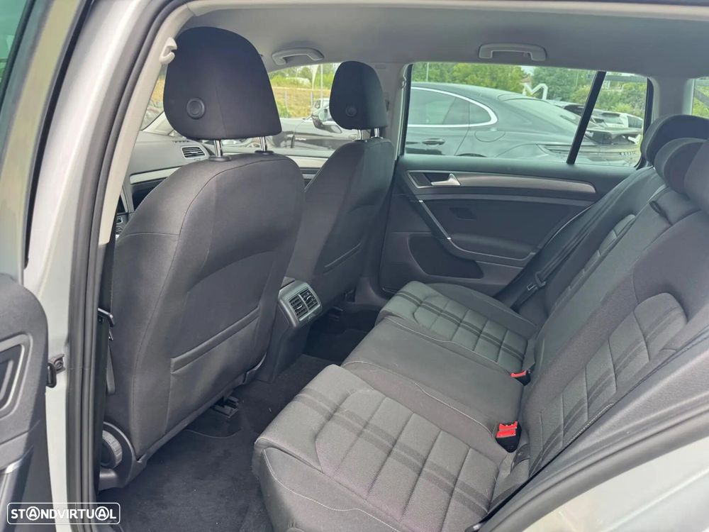 VW Golf Variant 1.6 TDi Highline DSG - 25