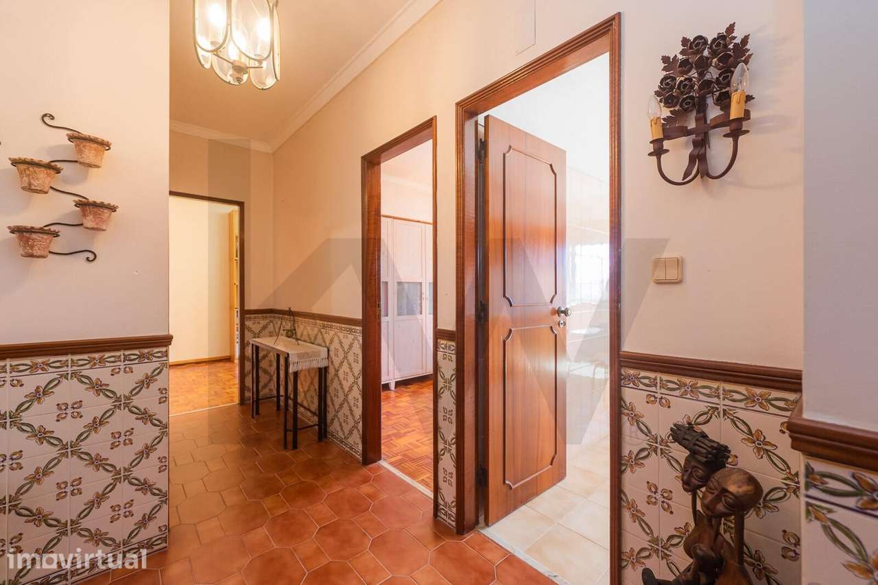Agualva - Apartamento T2 Impecável  90m2  com Exposição Total a Sul - Grande imagem: 3/37