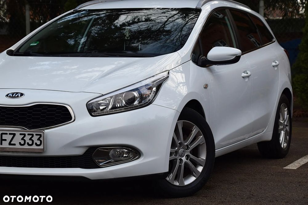 Kia Ceed 1.6 CRDi 128 Fifa World Cup Edition - 10