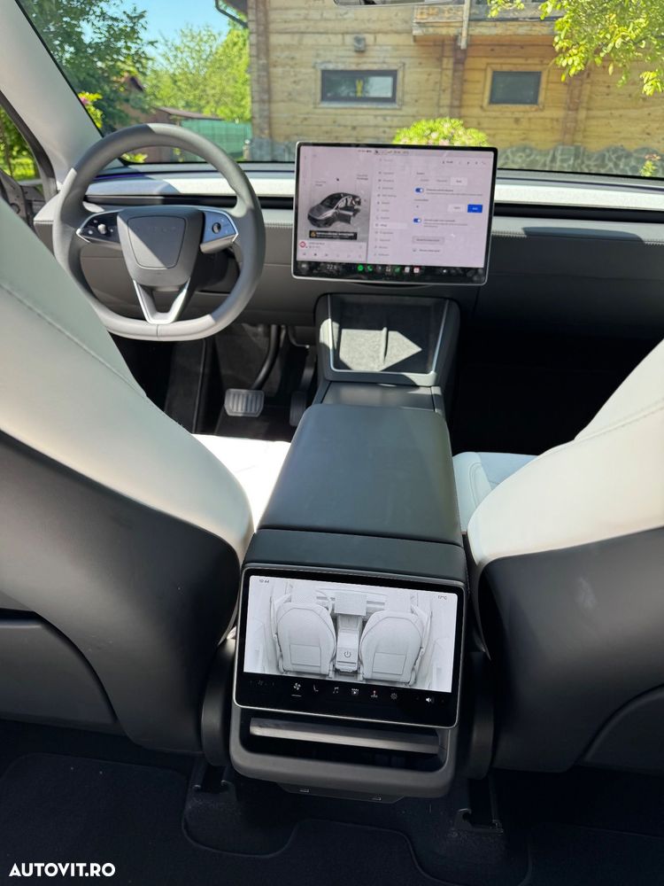 Tesla Model Y - 5