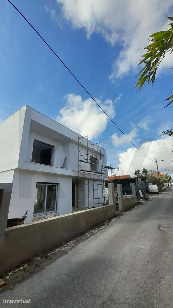 Moradia moderna T4 em Manique na fase final de construção com Piscina - Grande imagem: 3/33