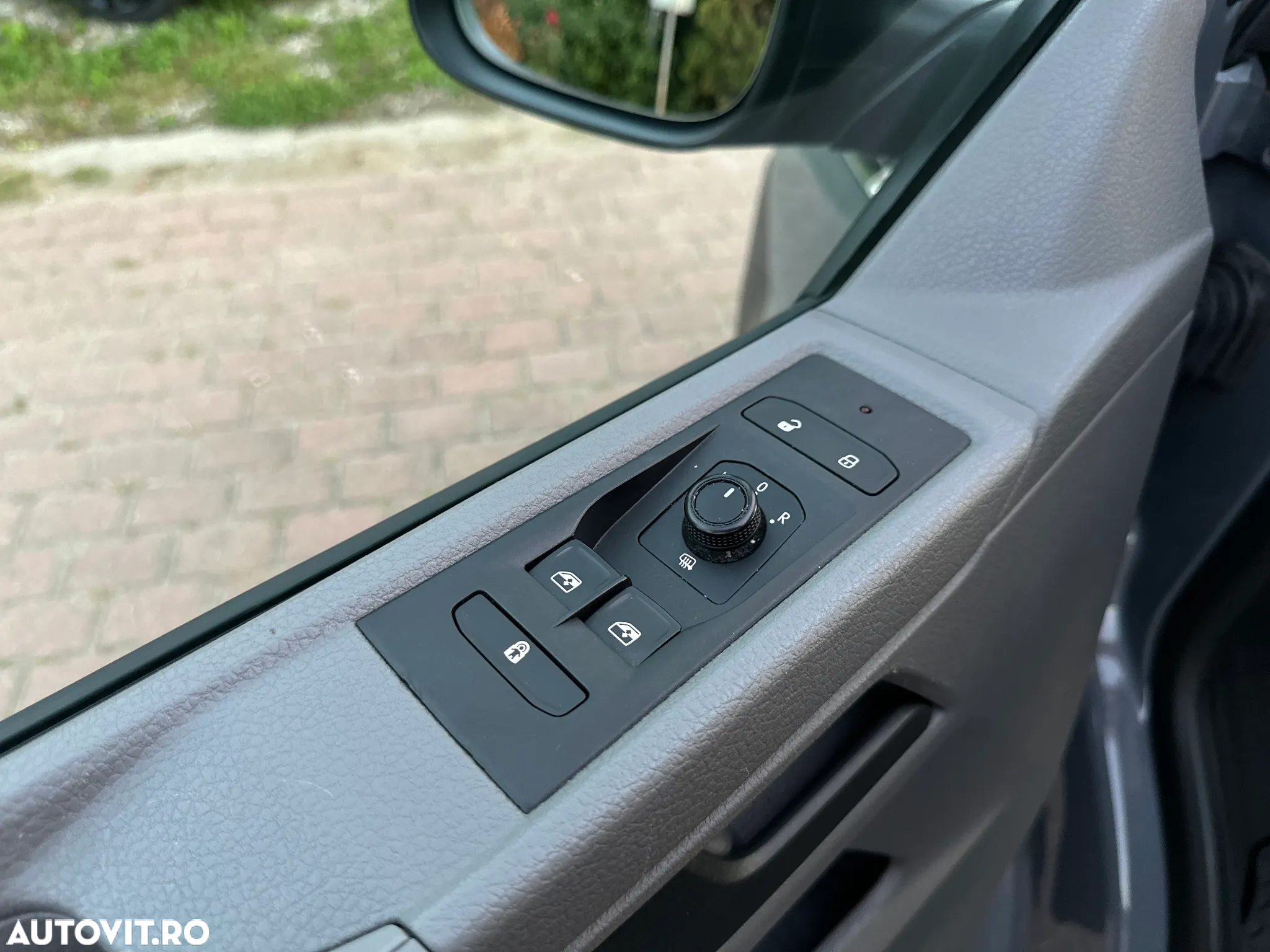 Volkswagen Caravelle - 18