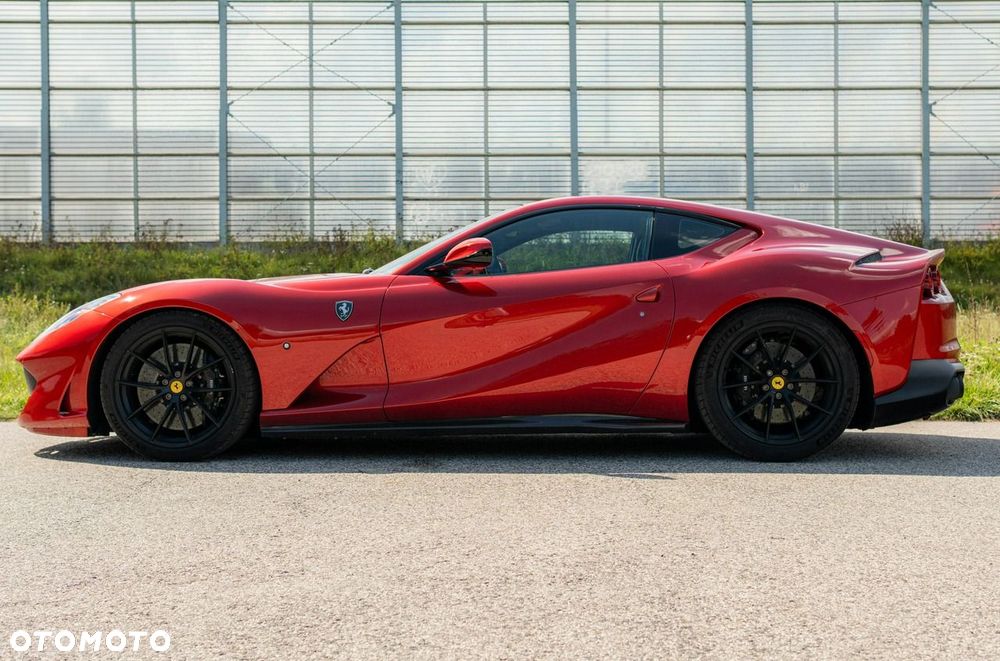 Ferrari 812 Superfast - 11