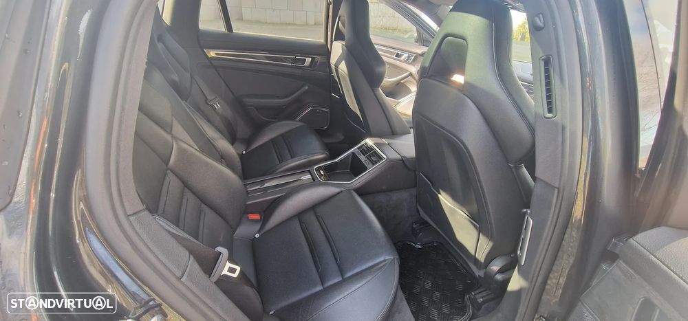 Porsche Panamera 4 E-Hybrid - 16