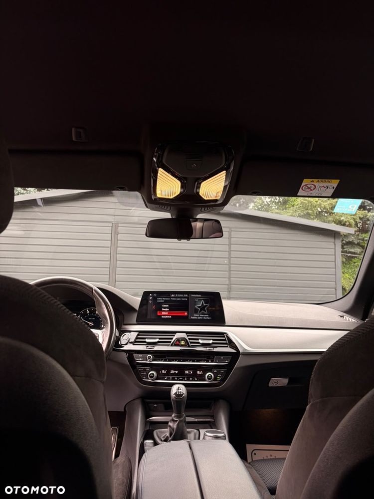 BMW Seria 5 520d M Sport - 12