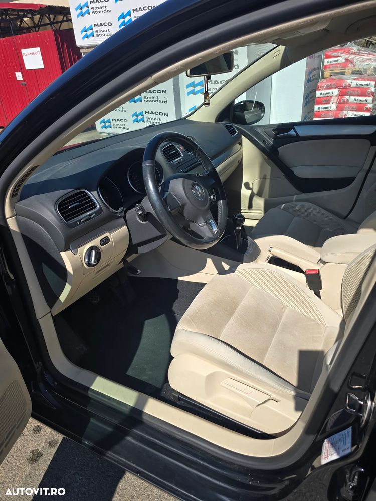 Volkswagen Golf 2010 photo 2