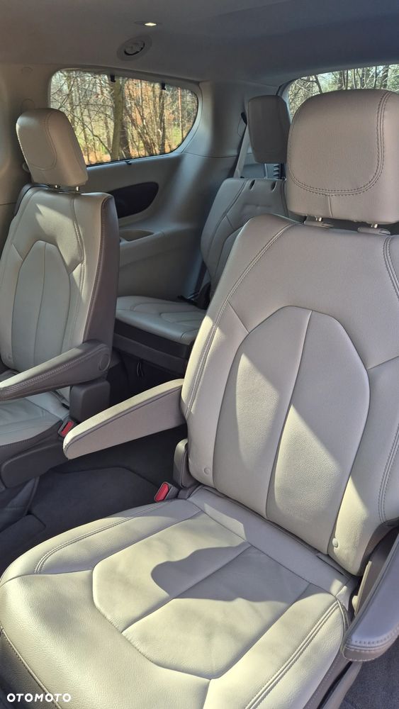 Chrysler Pacifica - 16