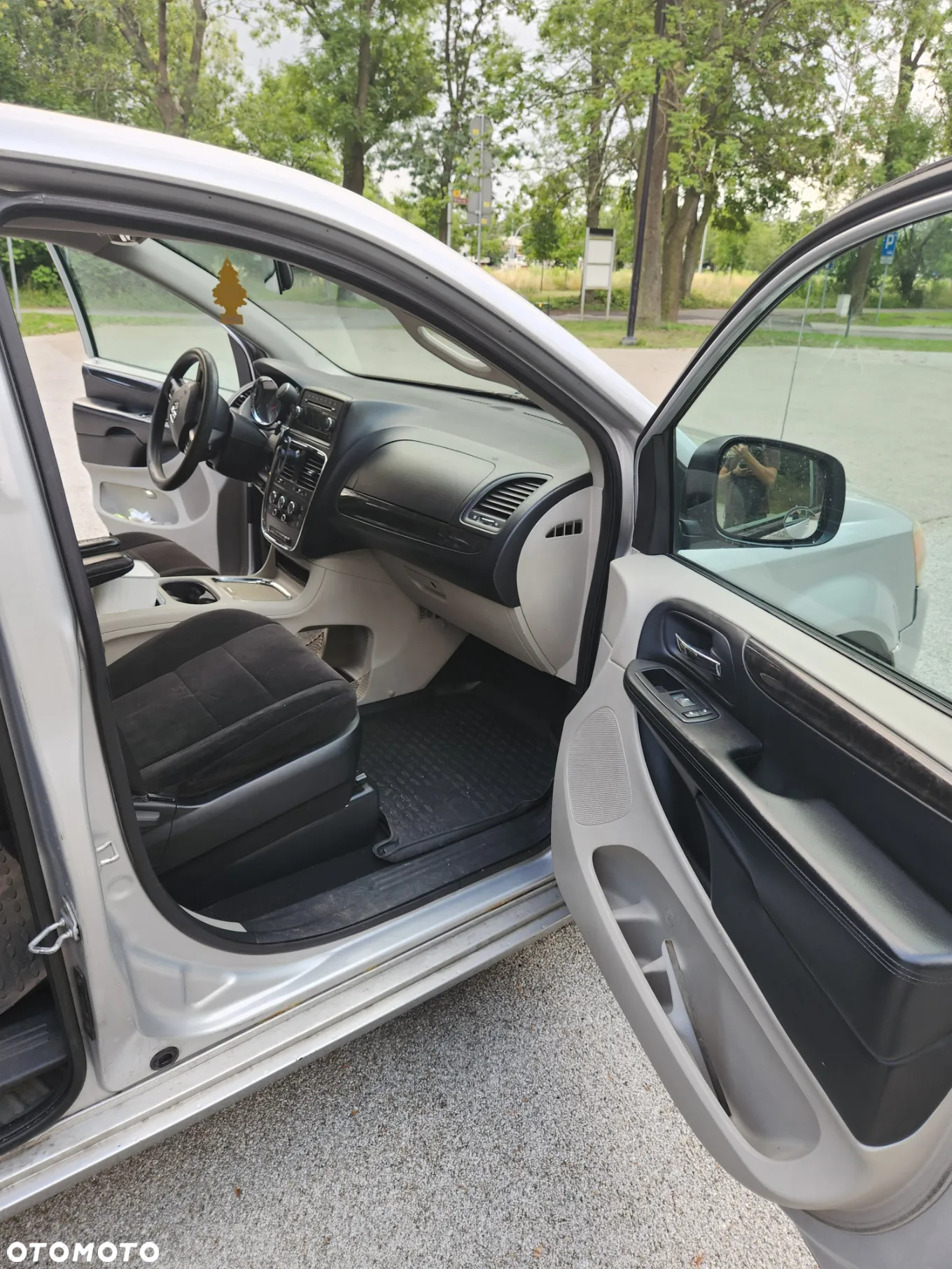 Dodge Grand Caravan - 4