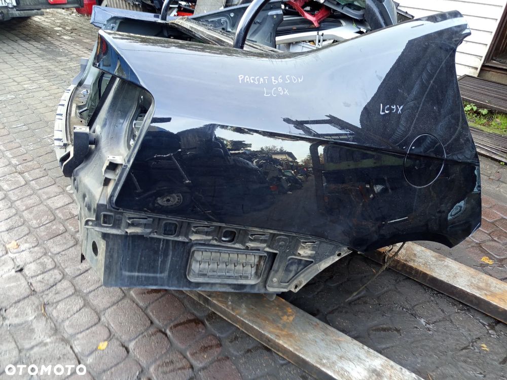 BŁOTNIK PRAWY LUB LEWY TYLNY VW PASSAT B6 SEDAN KOD KOLORU LC9X - 1