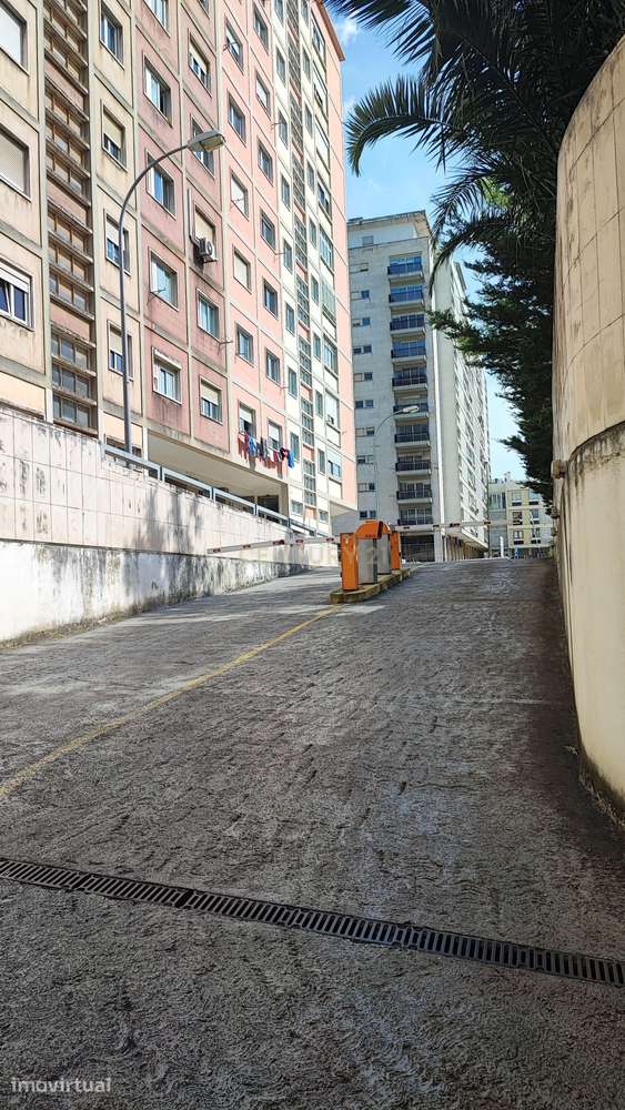 Espaço de Estacionamento em Alvalade, Lisboa - Grande imagem: 3/19