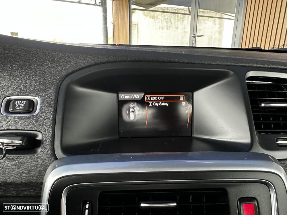 Volvo V60 2.0 D2 Momentum - 30