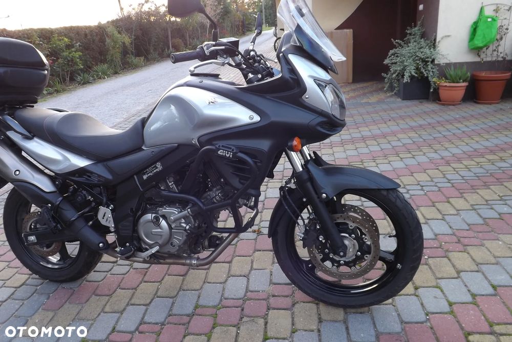 Suzuki V-STROM - 10