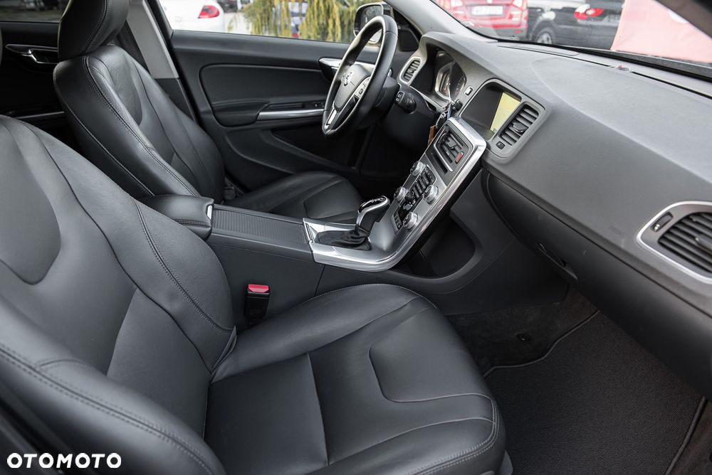 Volvo V60 Cross Country - 33
