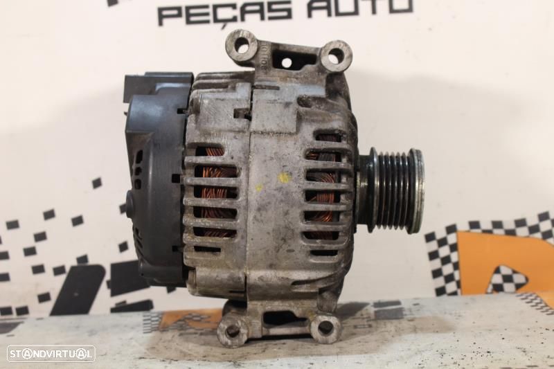 Alternador Mercedes-Benz C-Class (W204)  A0141541102 / Tg15c130 / 2605 - 1