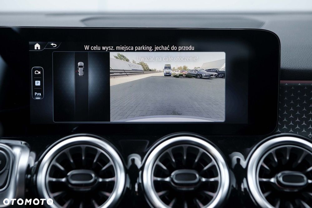 Mercedes-Benz GLB 200 d 4-Matic AMG Line 8G-DCT - 34