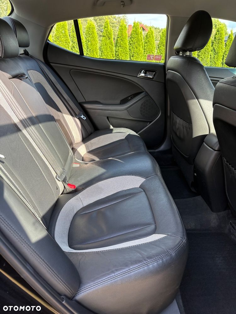 Kia Optima 2.0 L - 10