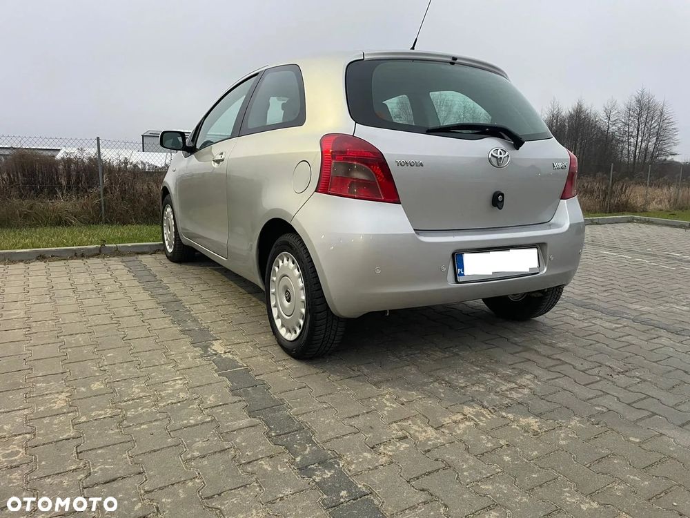 Toyota Yaris 1.0 Terra - 11