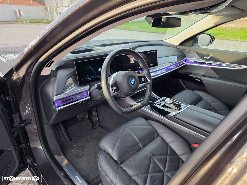 BMW i7 - 25