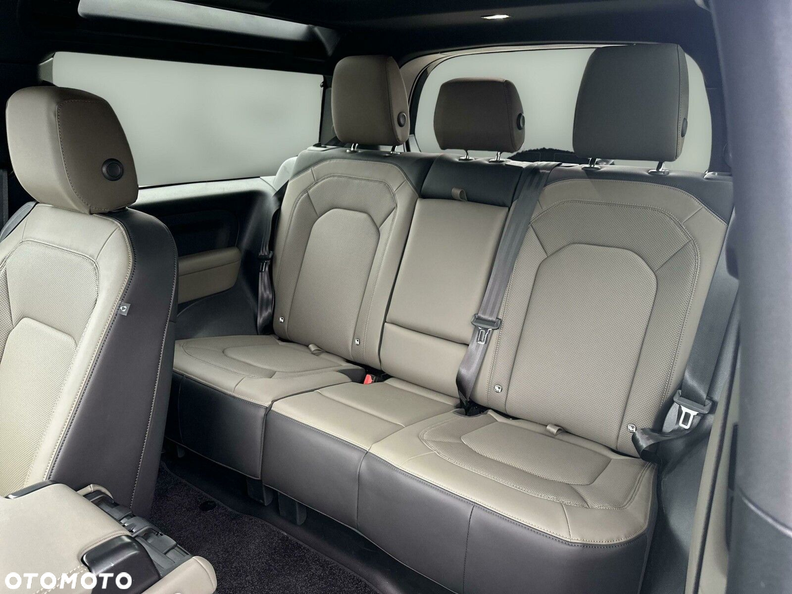 Land Rover Defender - 18