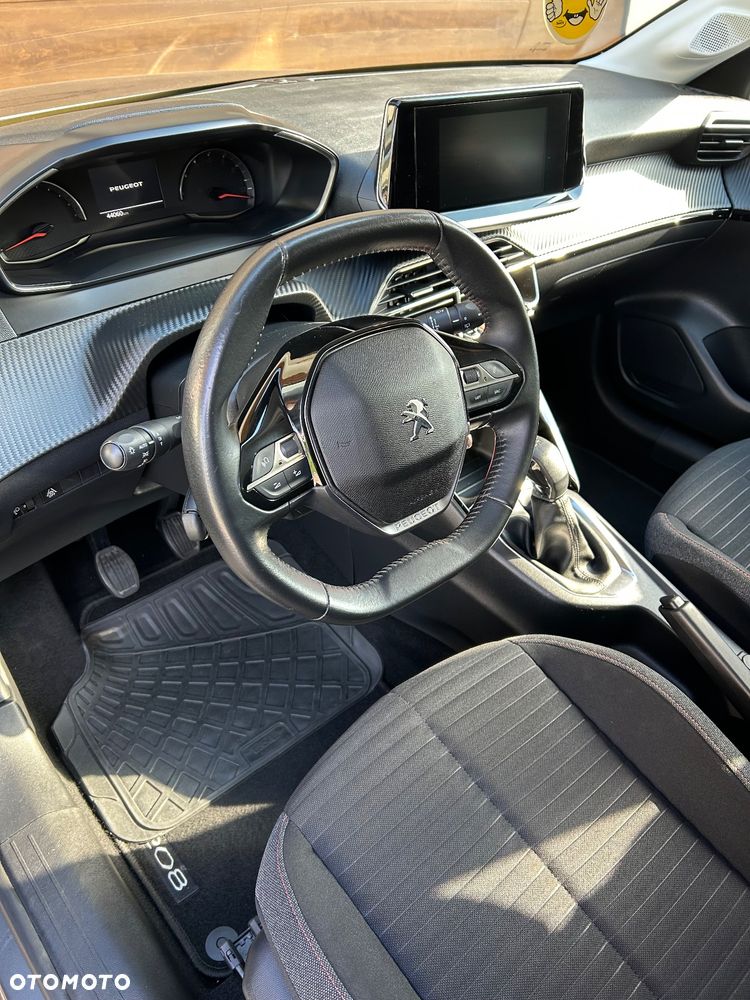 Peugeot 208 - 12