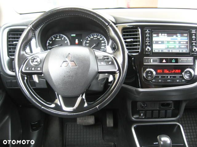 Mitsubishi Outlander 2.0 Intense + Navi 4WD CVT - 12