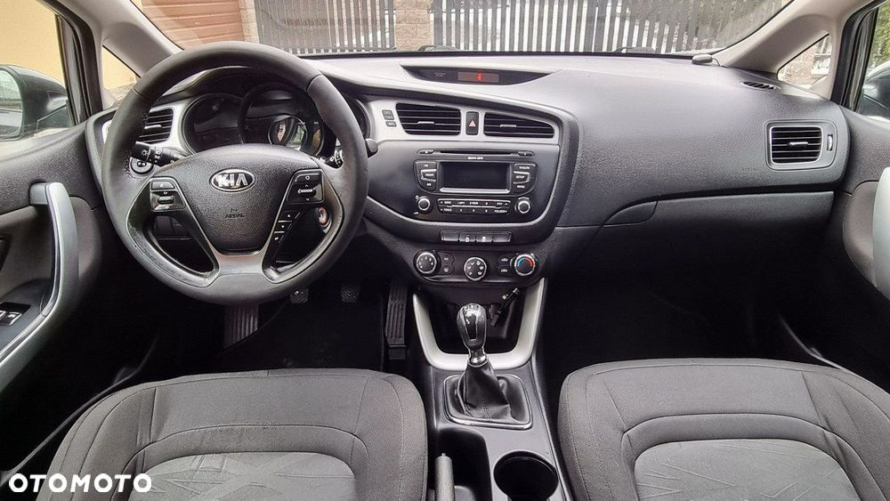 Kia Ceed - 11