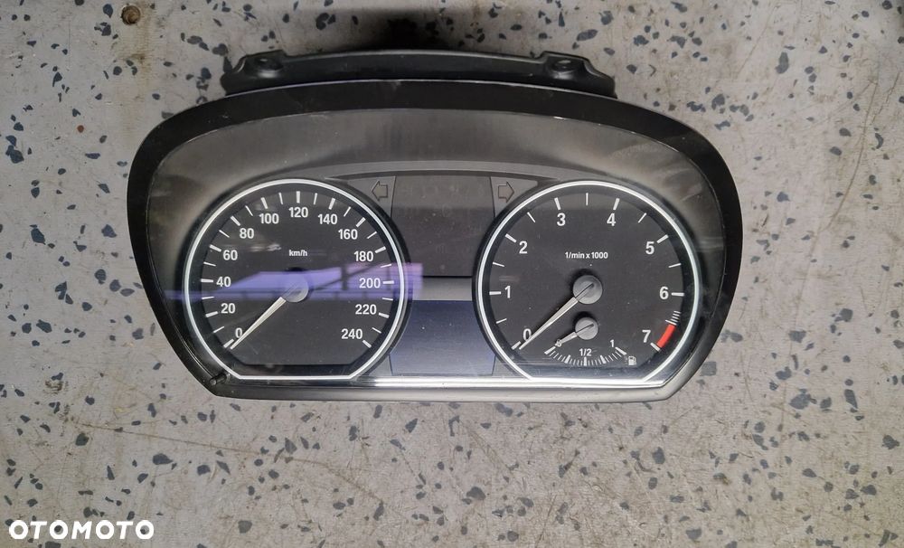 BMW 1 E87 2.0 LICZNIK 1041568 - 1
