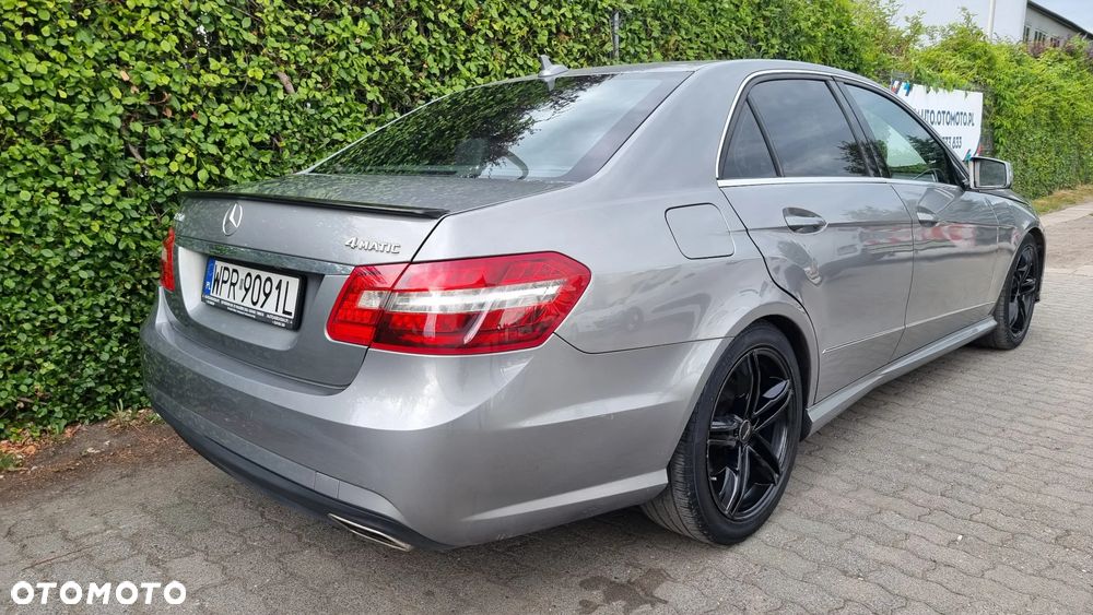 Mercedes-Benz Klasa E - 32