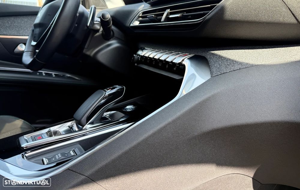 Peugeot 3008 1.6 Hybrid Allure Pack e-EAT8 - 31