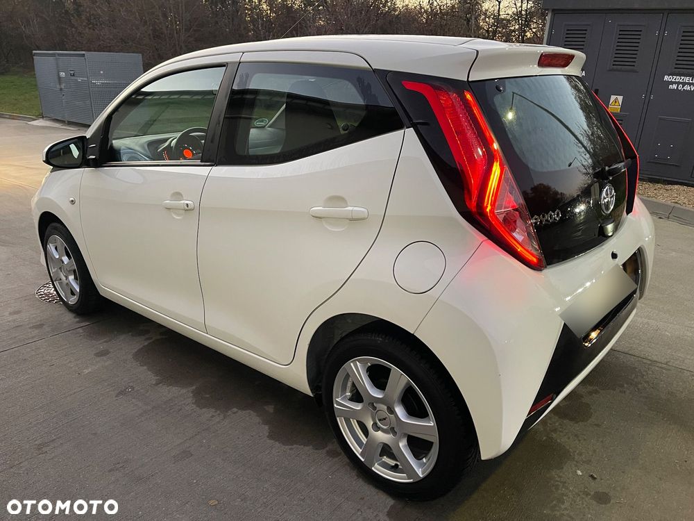 Toyota Aygo x.shift x-play connect - 8