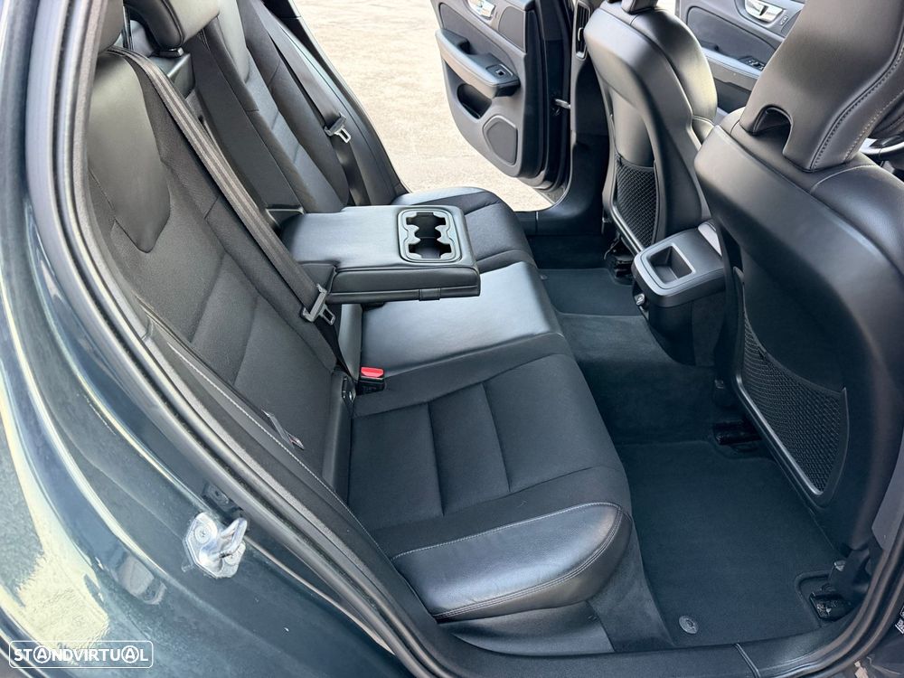 Volvo V60 2.0 D3 Momentum - 33