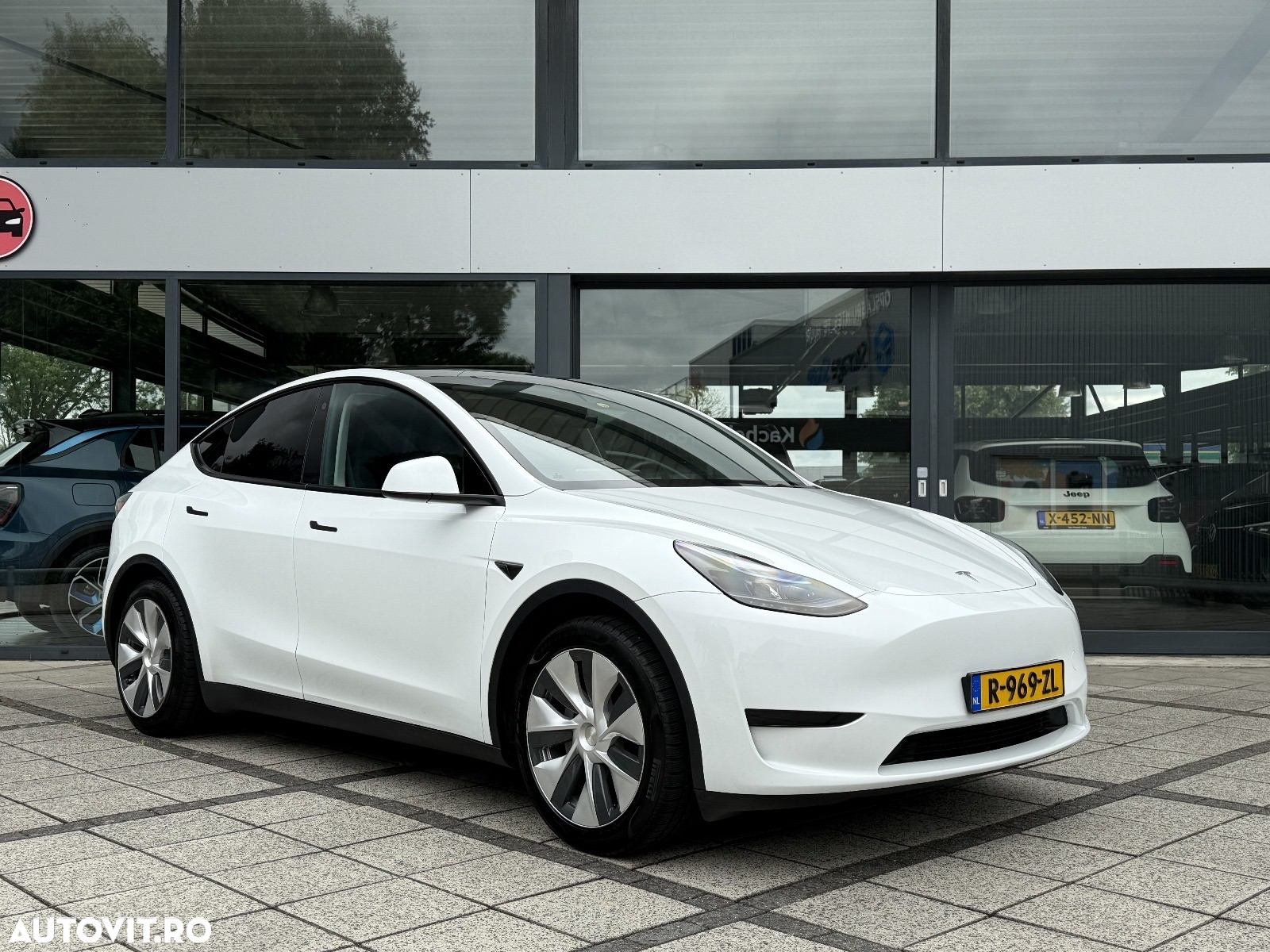 Tesla Model Y - 2