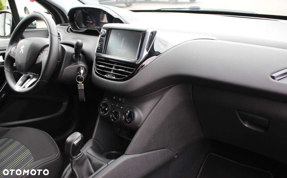 Peugeot 208 - 15