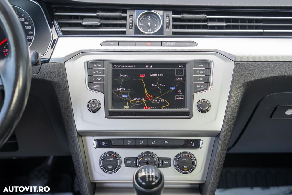 Volkswagen Passat 1.6 TDI SCR BlueMotion Trendline - 19