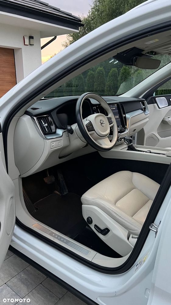 Volvo XC 60 T6 AWD Geartronic Momentum - 6