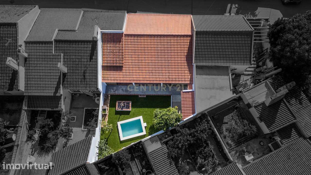 Moradia T2 Premium com Piscina, Suite e Acabamentos de Excelência - Grande imagem: 2/42