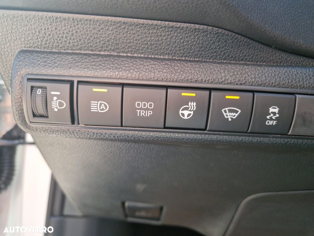 Toyota Corolla 1.8 HSD Business - 11