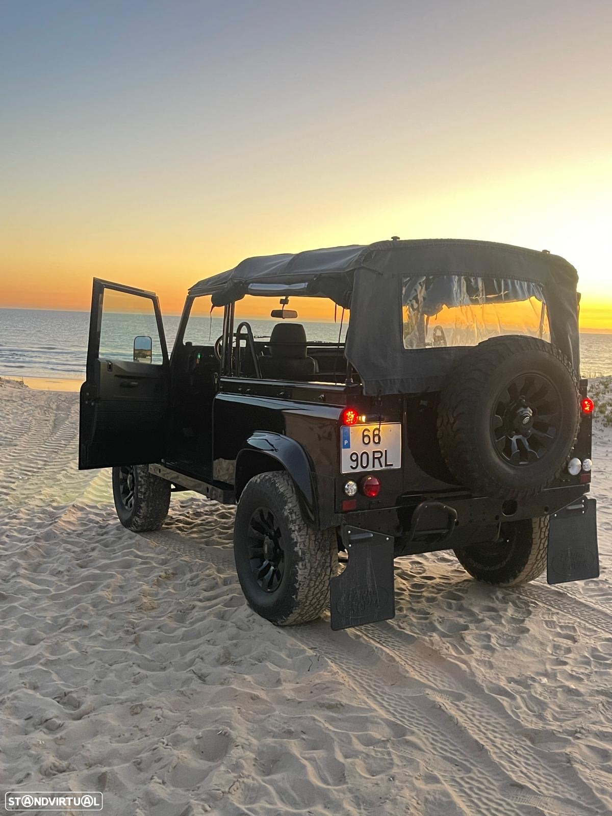 Land Rover Defender 90 2.5 Td5 Soft Top - 21