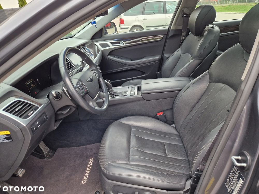 Hyundai Genesis - 10