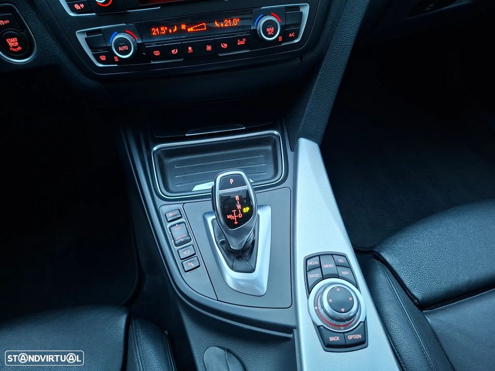 BMW 320 d Auto Pack M - 35