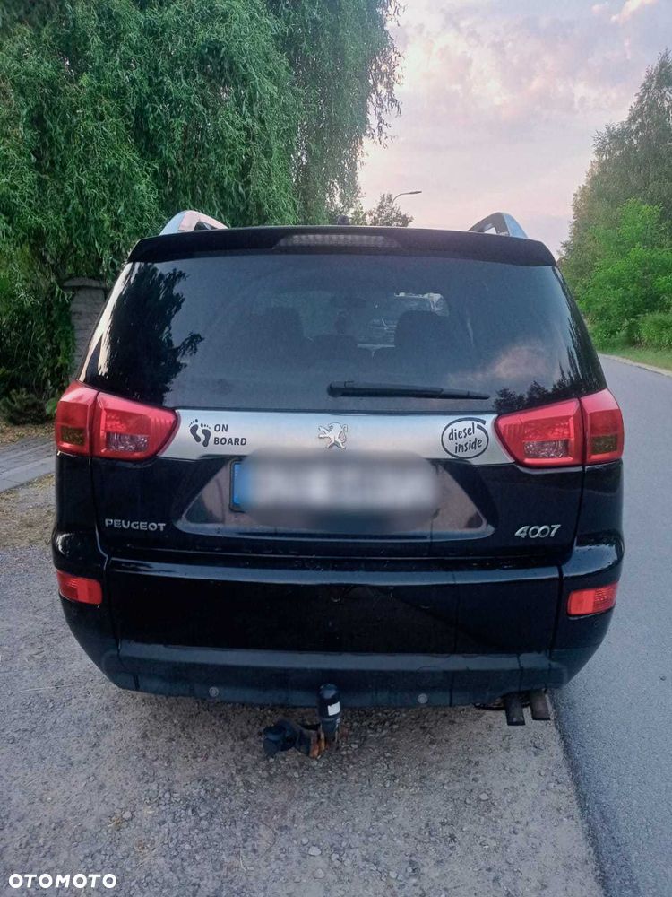 Peugeot 4007 - 8