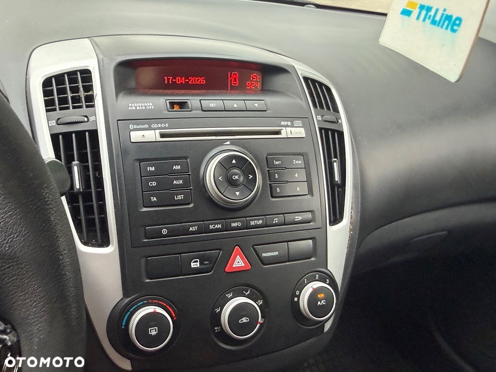 Kia Ceed 1.4 L - 8