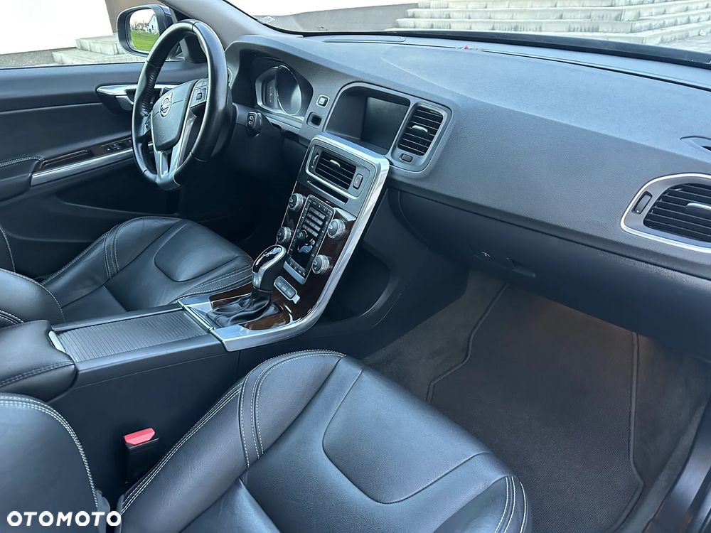 Volvo V60 D6 AWD Plug-in Hybrid Summum - 15