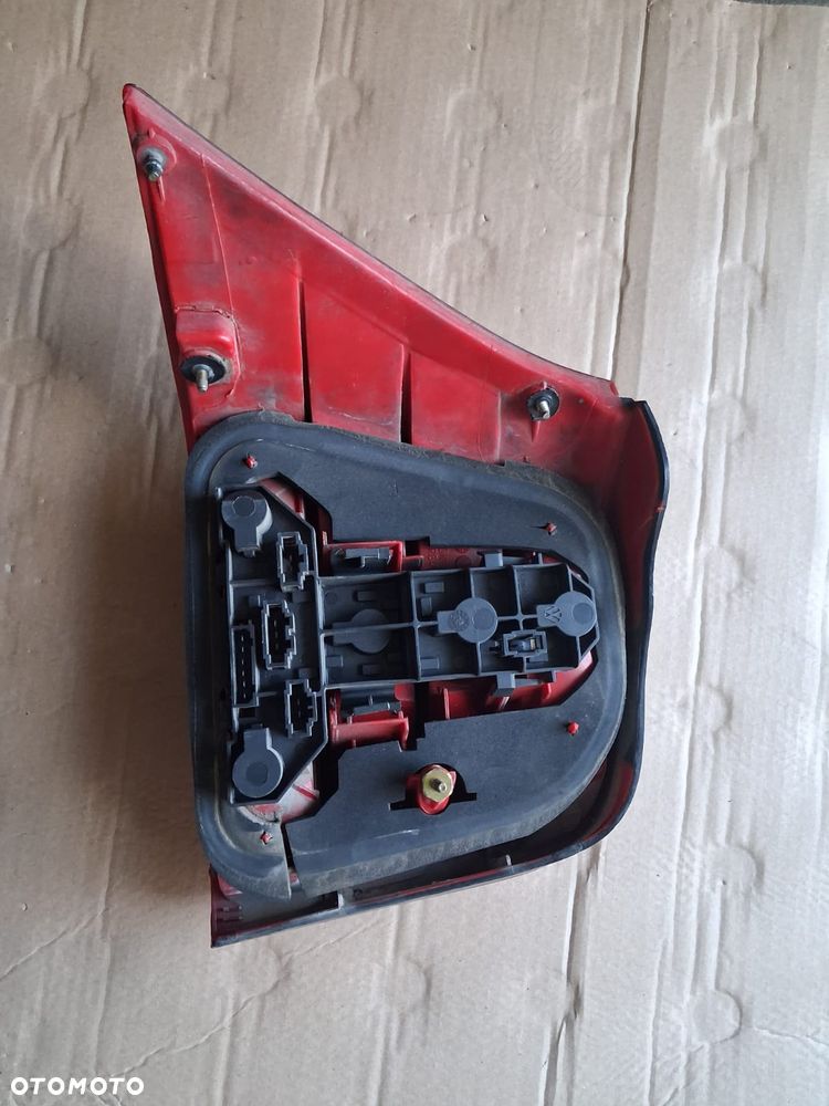 Lampa tył VW GOLF IV HB prawa OE - 2