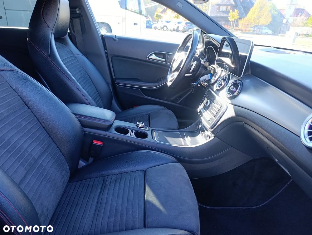 Mercedes-Benz CLA 180 7G-DCT UrbanStyle Edition - 19