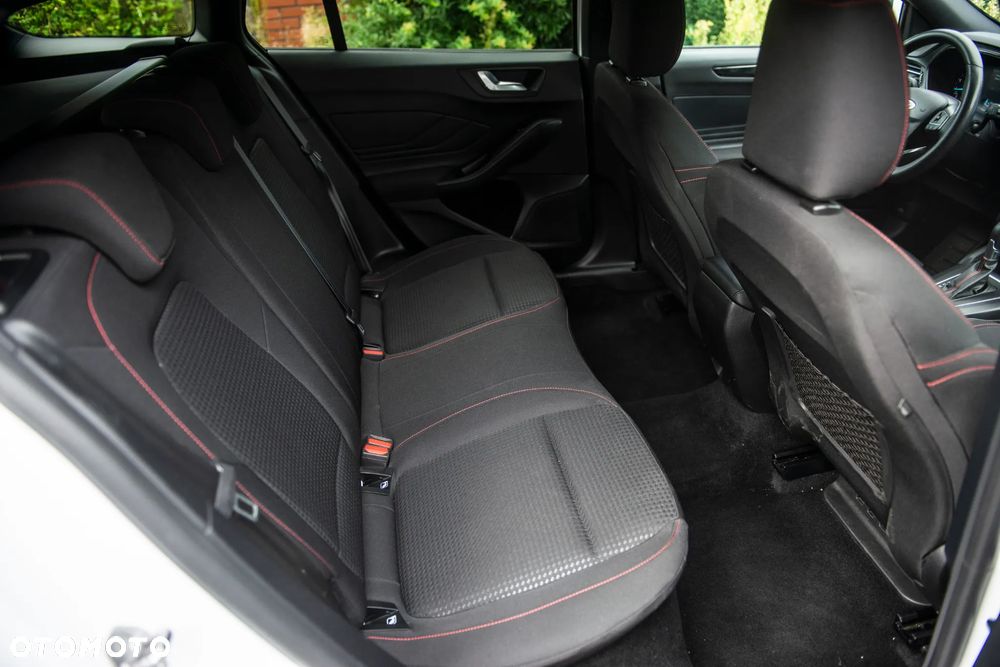 Ford Focus 1.0 EcoBoost Hybrid ST-LINE - 35